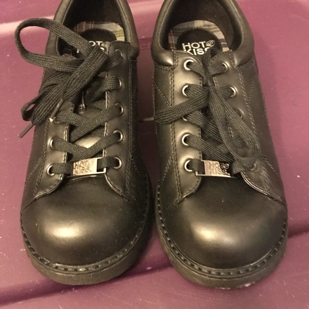 Black chunk heel shoe